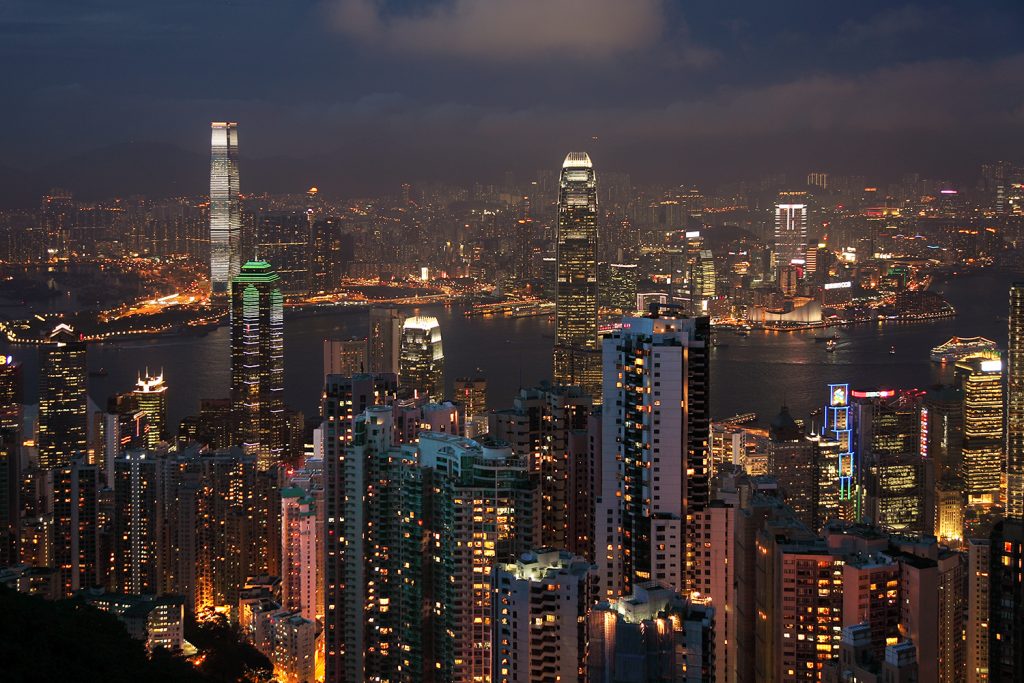 Pic de Hong Kong by night photos mona awad